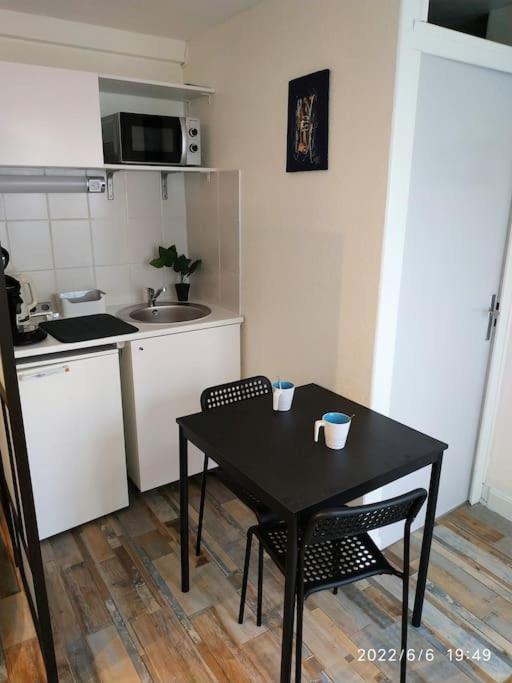 Grand Studio Avec Jardin Et Entree Privative A Noter Reservations De 3 Nuits Minimum Clermont-Ferrand Exterior foto